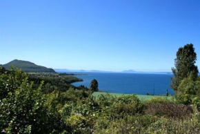 Nestled Atop the Lane - Pukawa Bay Holiday Home, Kuratau